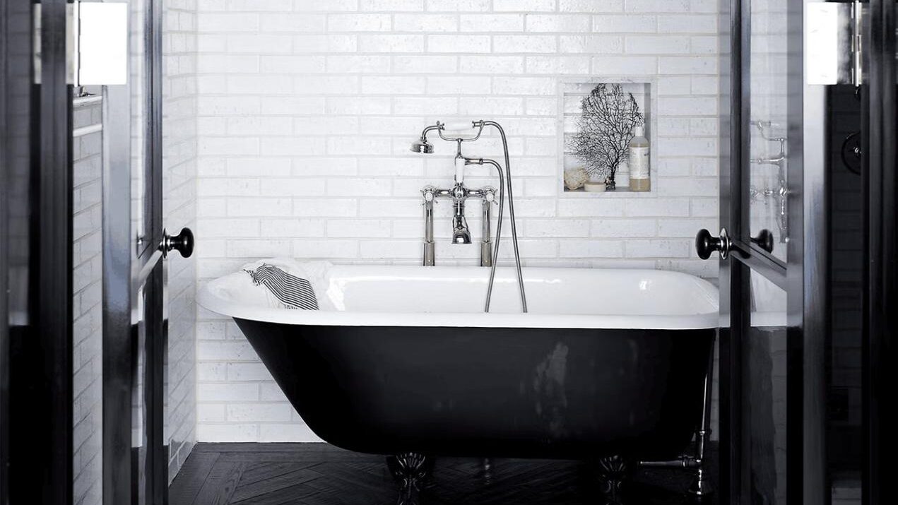 Black & White Small Bathroom Design Ideas