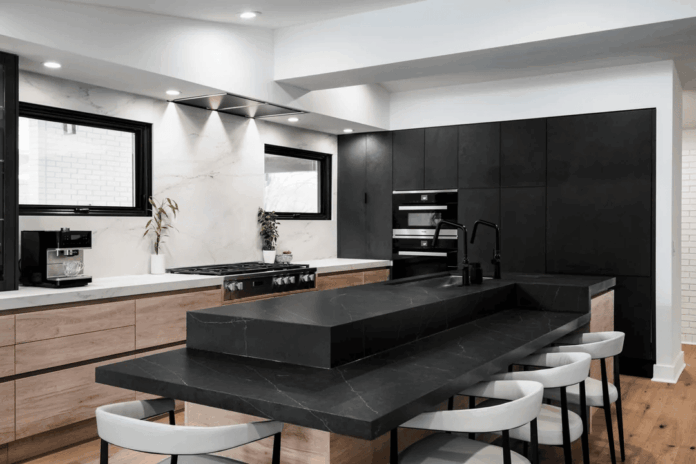 Black and white never dates Kitchen Design Idea