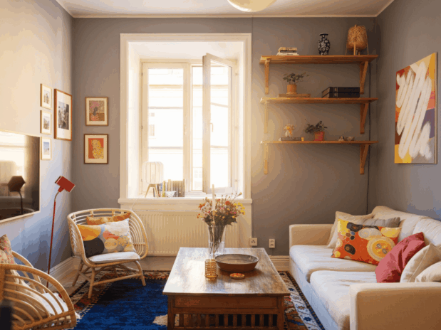 Colourful souls and grey walls Living Room Design Ideas