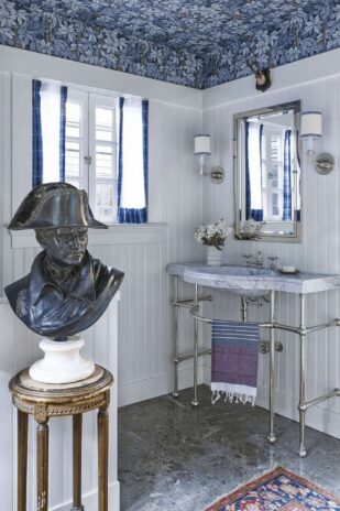 Decorate with Statement Pieces Small Bathroom Design Idea