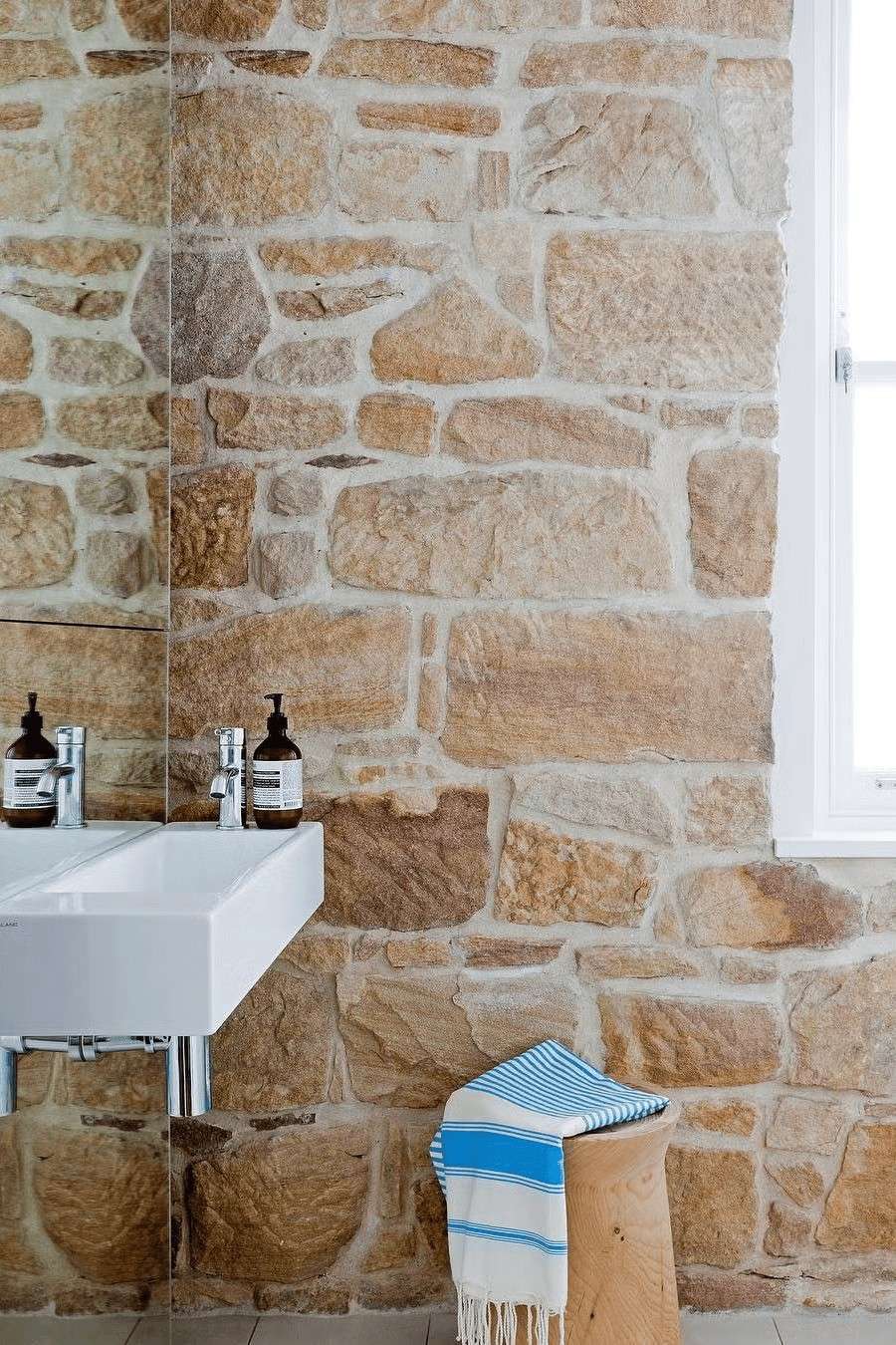 Natural Textures and Light Small Bathroom Design Ideas